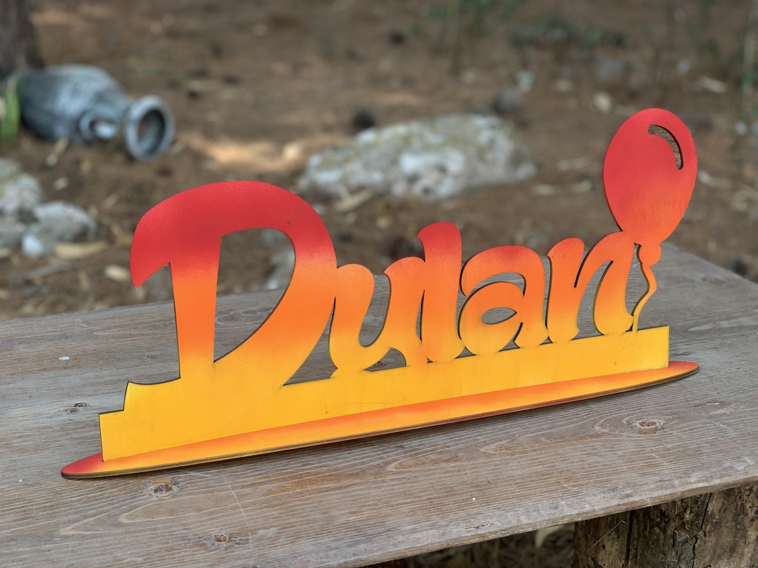 Scritta in legno con base con sfumatura di colore Giallo Arancio Rosso Idea's Cottage