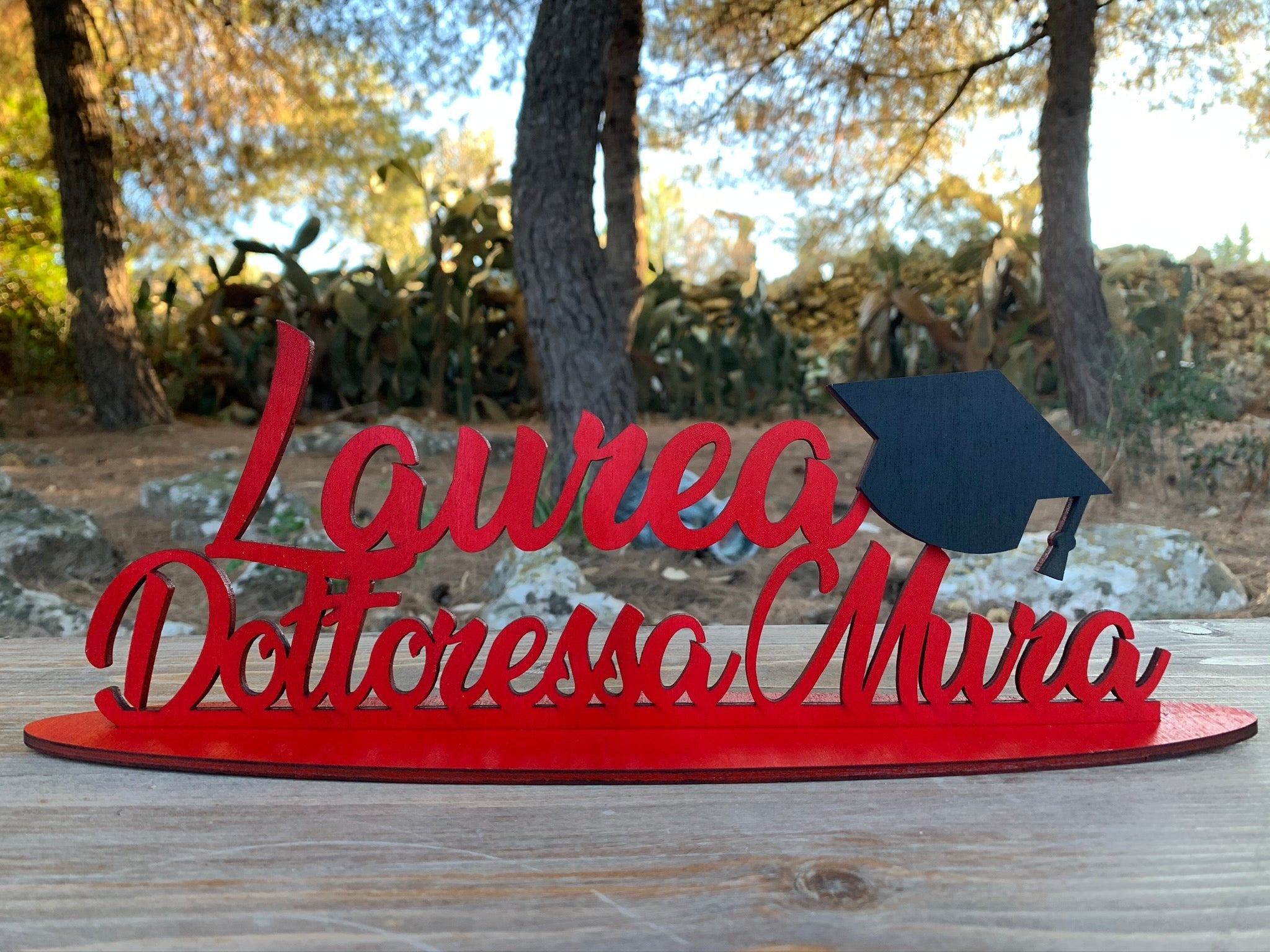 Scritta in legno con base per Laurea personalizzabile con nome Idea's Cottage