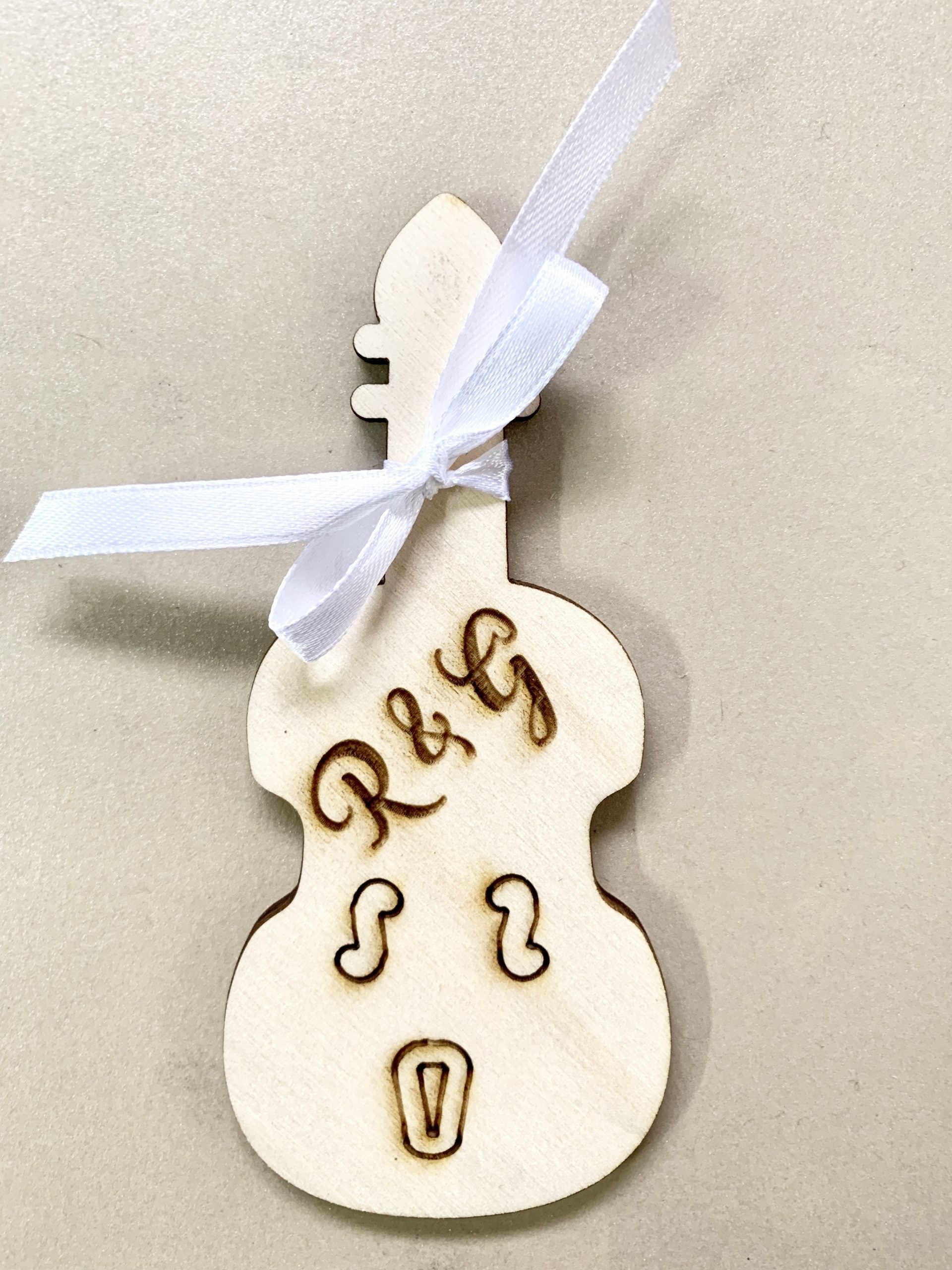 Segnaposto a tema musicale a forma di Violino Segnaposto 1