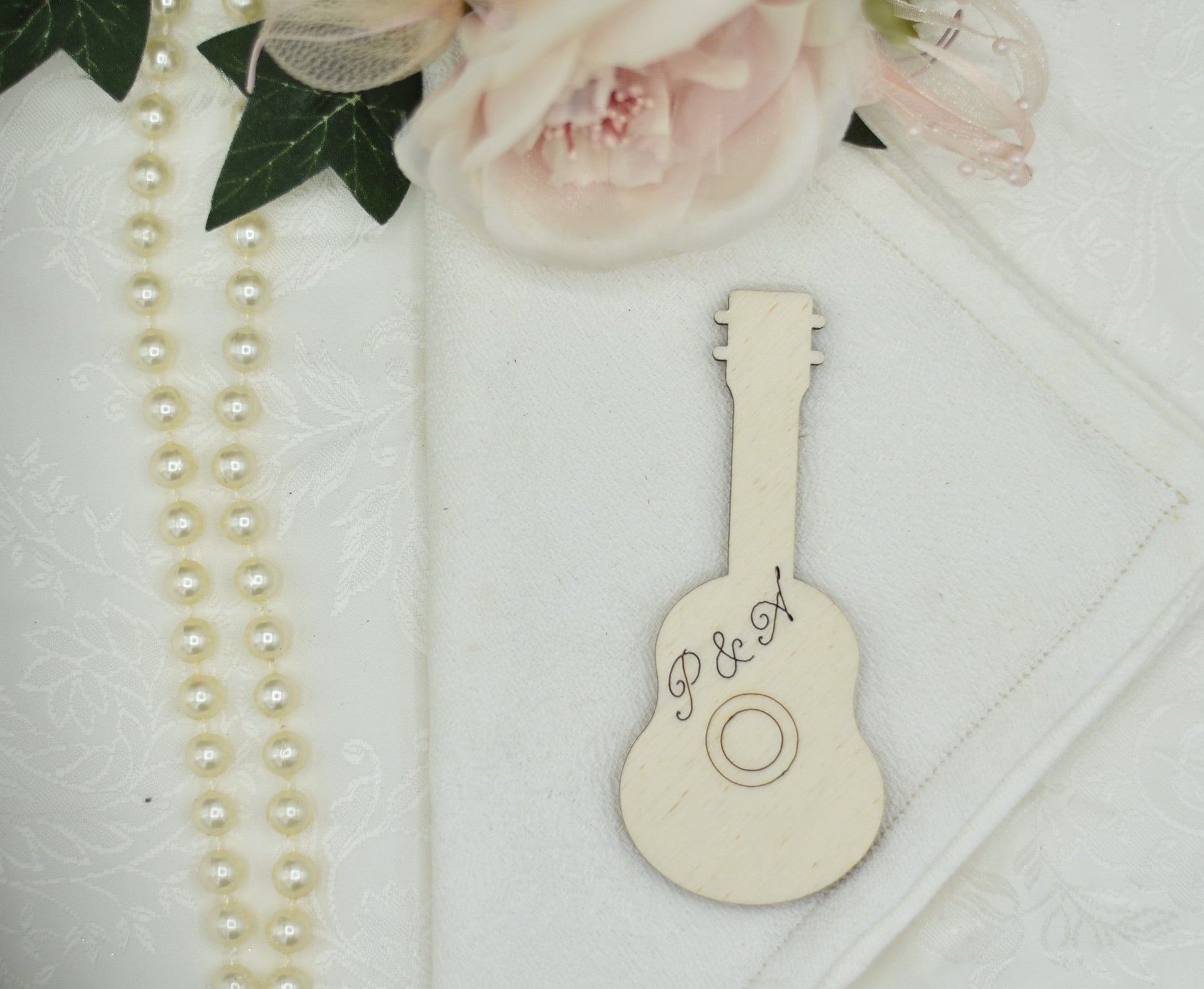 Segnaposto chitarra legno a tema musicale Idea's Cottage