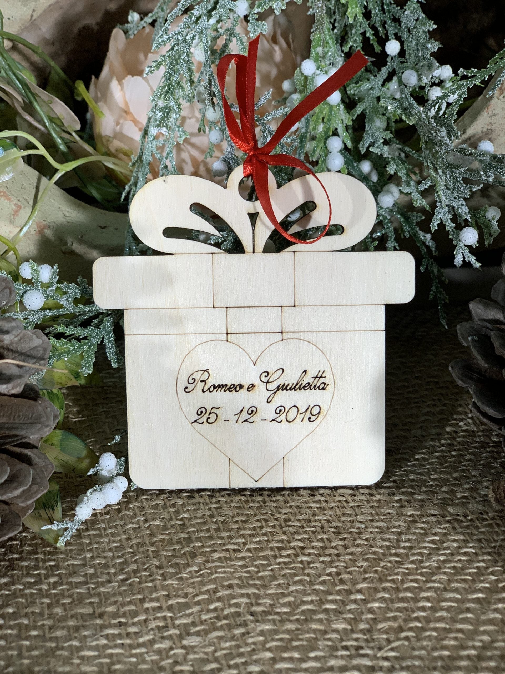 Segnaposto pallina natalizia pacco regalo