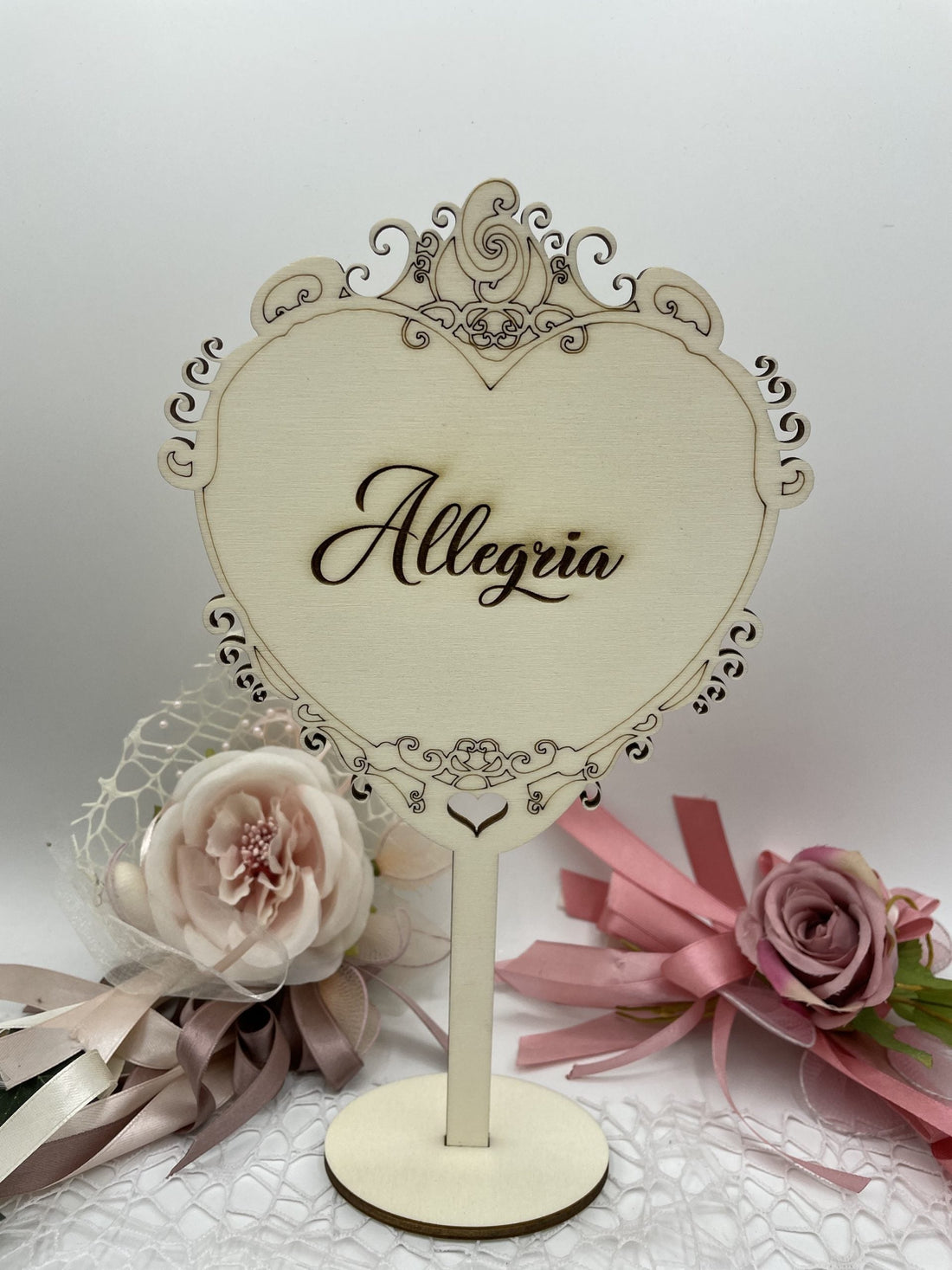 Segnatavolo Cuore intagliato