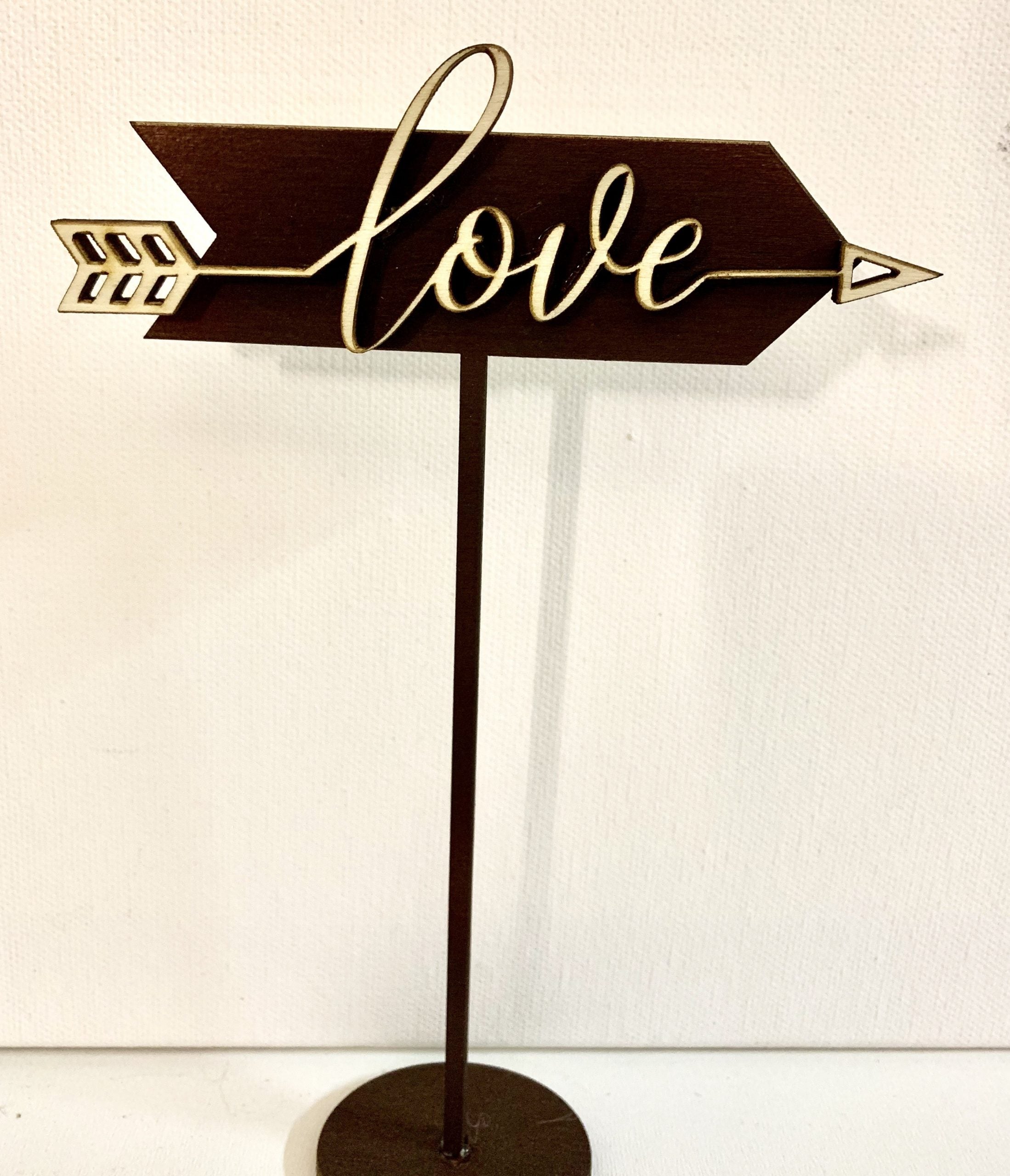 Segnatavolo freccia con scritta legno Matrimonio 1