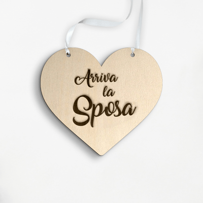 Targa cuore in legno Arriva la Sposa Idea's Cottage