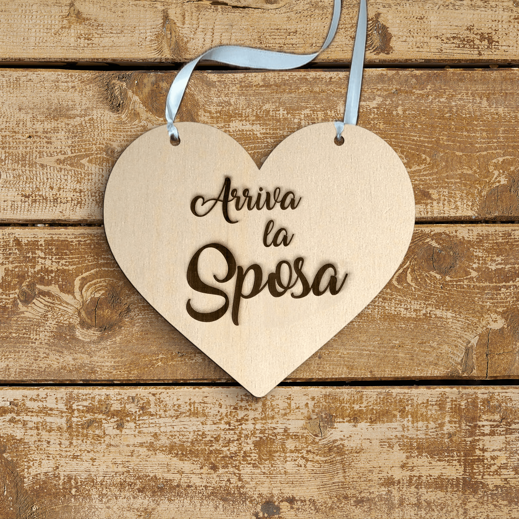 Targa cuore in legno Arriva la Sposa Idea's Cottage