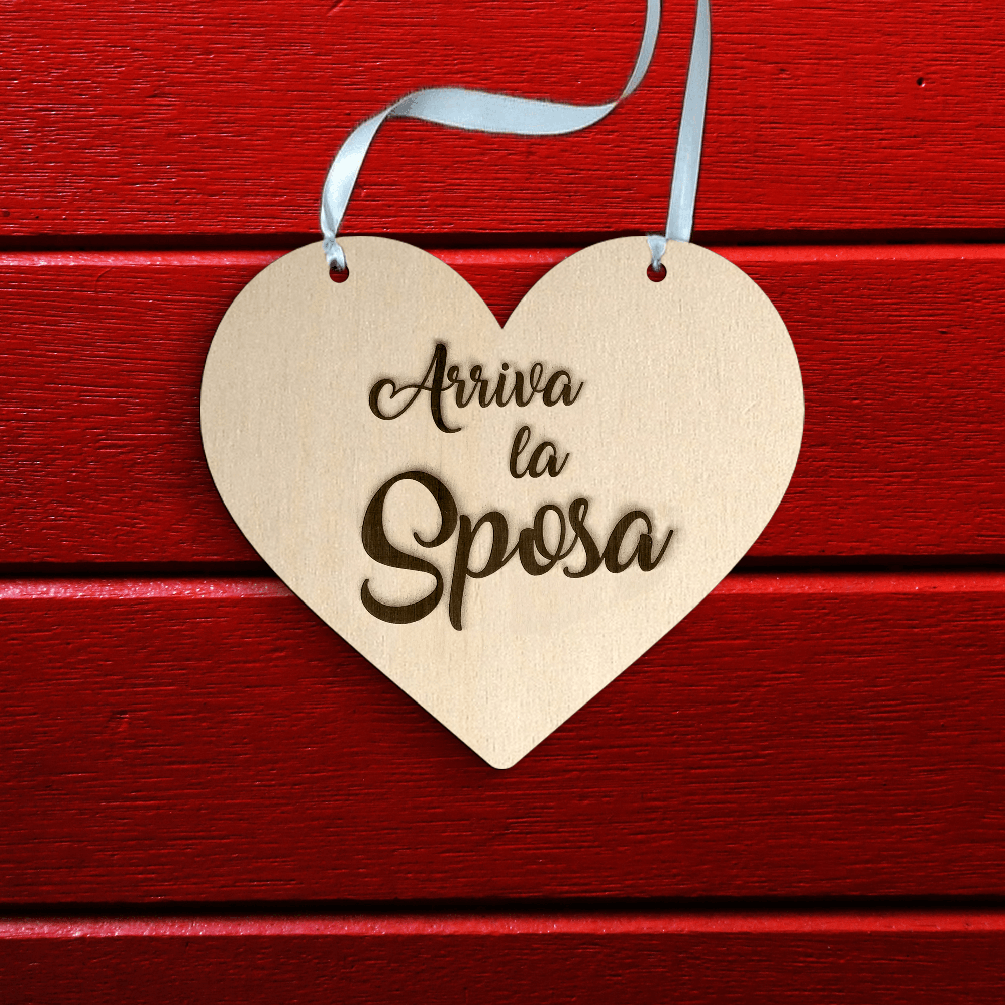 Targa cuore in legno Arriva la Sposa Idea's Cottage