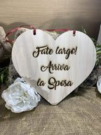 Targa cuore in legno Arriva la Sposa 5