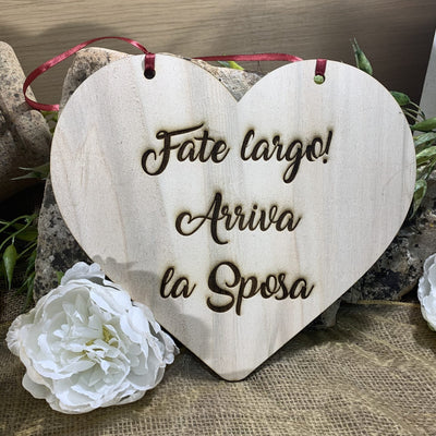 Targa cuore in legno Arriva la Sposa 5