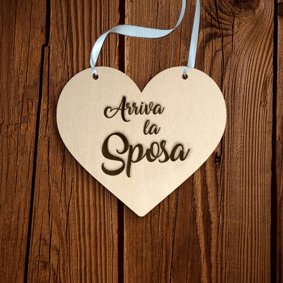 Targa cuore in legno Arriva la Sposa Idea's Cottage