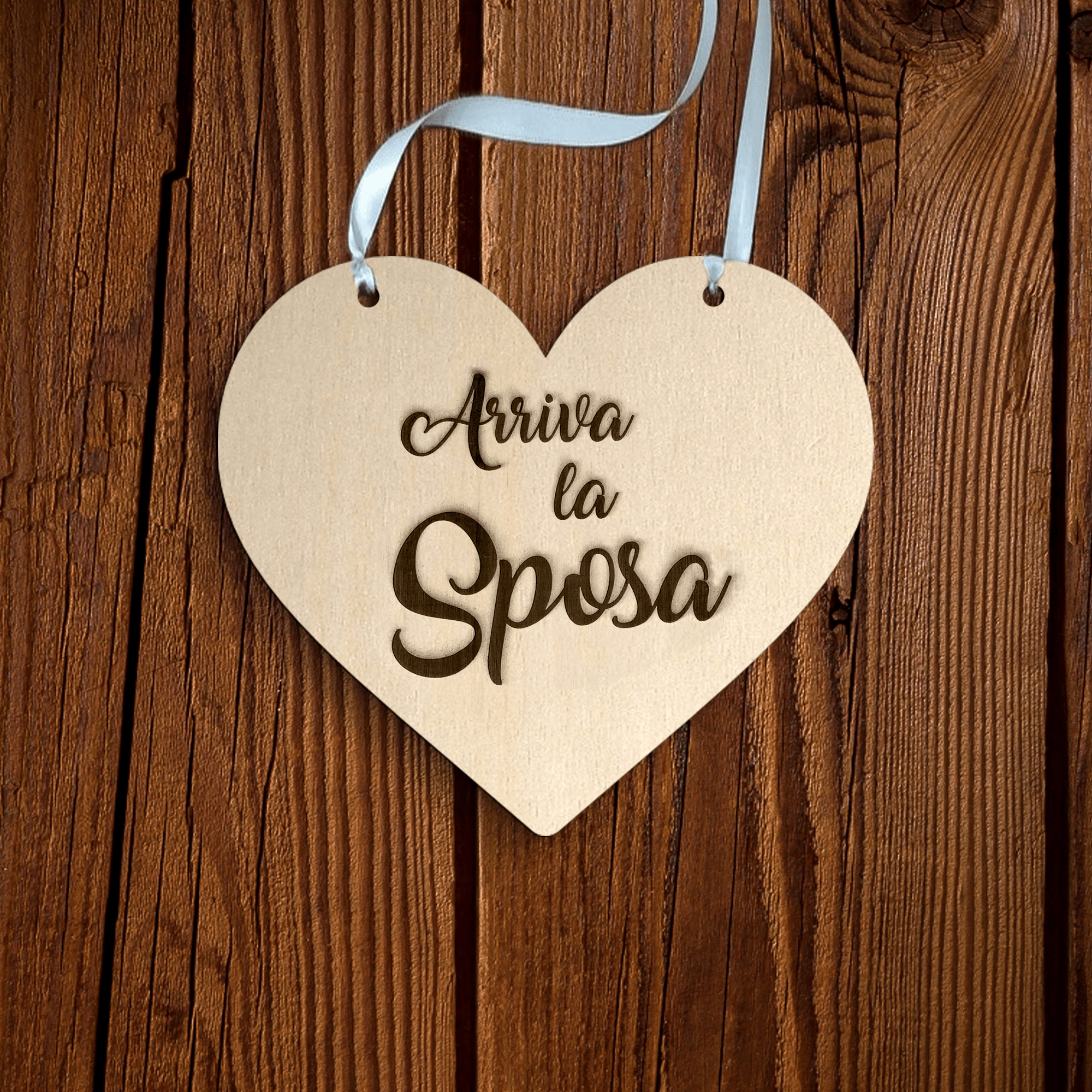 Targa cuore in legno Arriva la Sposa Idea's Cottage