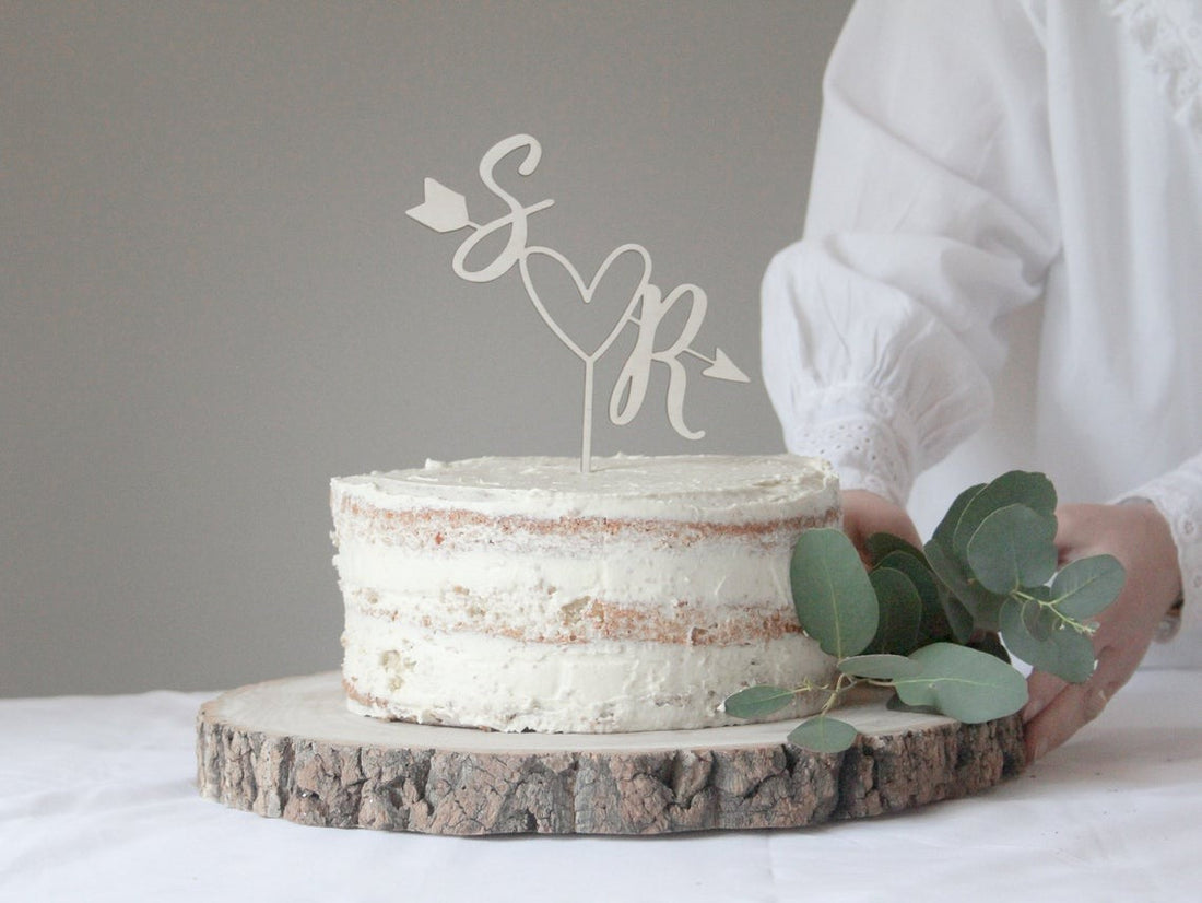 Topper for wedding cake iniziali freccia e cuore in legno Idea's Cottage