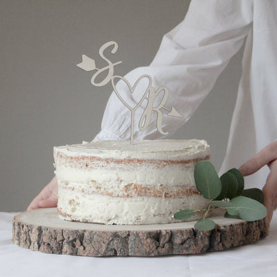 Topper for wedding cake iniziali freccia e cuore in legno Idea's Cottage