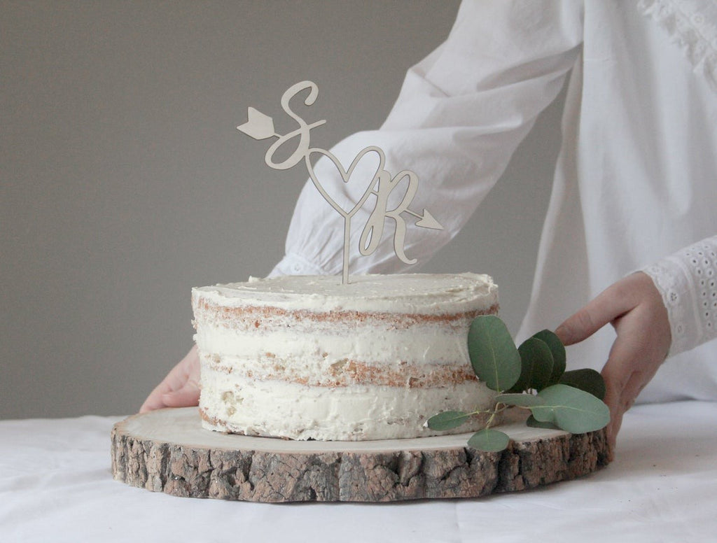 Topper for wedding cake iniziali freccia e cuore in legno Idea's Cottage