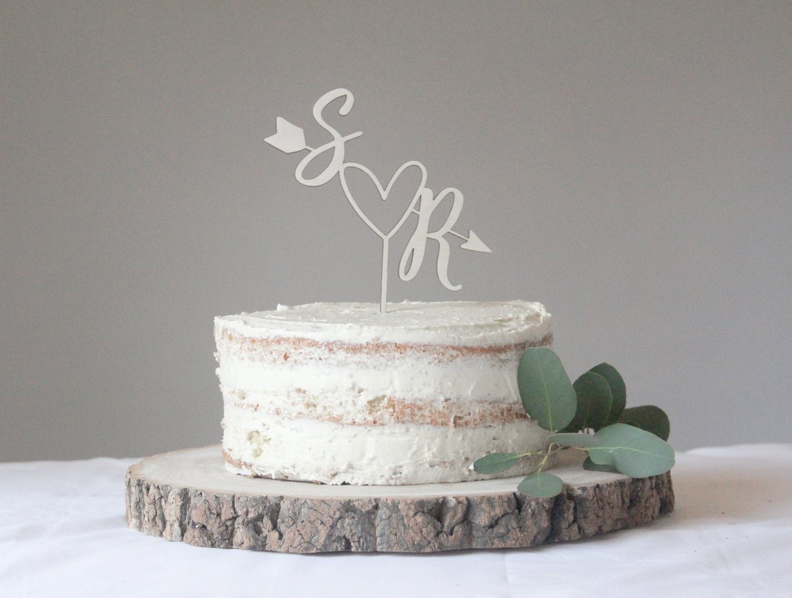 Topper for wedding cake iniziali freccia e cuore in legno Idea's Cottage