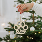 Pallina di Natale in legno a forma di zampa personalizzabile con un nome per i nostri amici animali Idea's Cottage